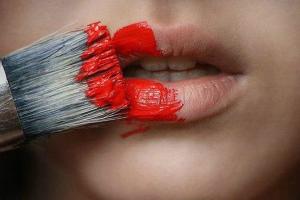 Как увеличить губы с помощью макияжа (фото)